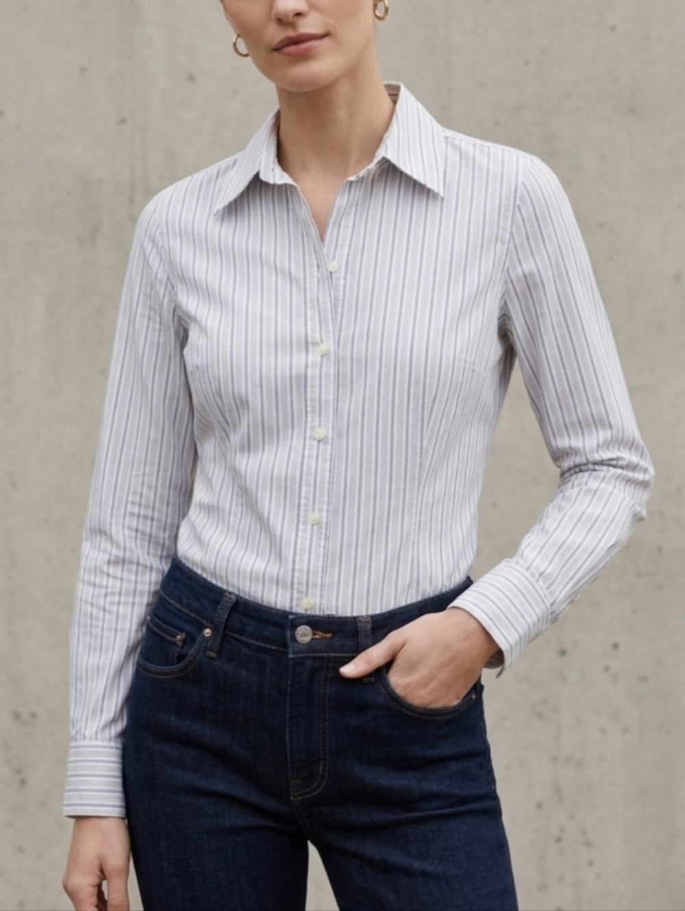 XS Gap 100% Cotton Women's White & Blue Pinstriped Long Sleeve Button-Up Shirt